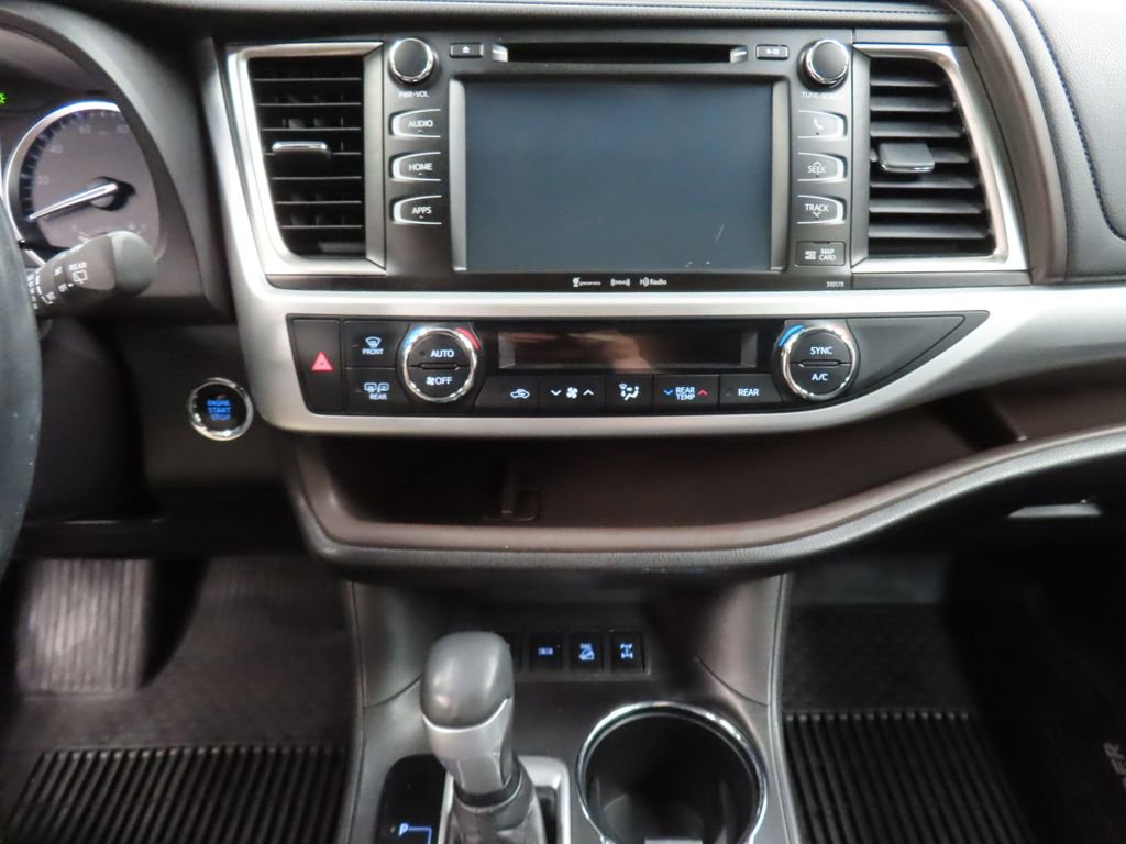Used 2018 Toyota Highlander XLE image 17