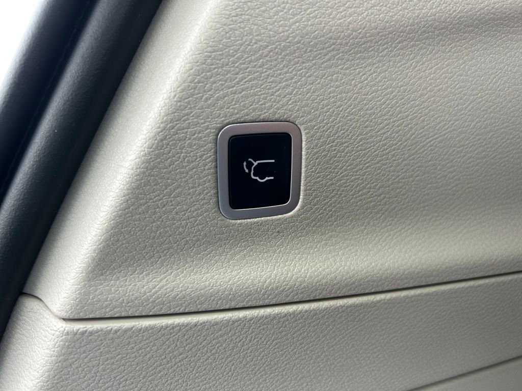 Certified 2023 Chrysler Pacifica Touring-L image 27