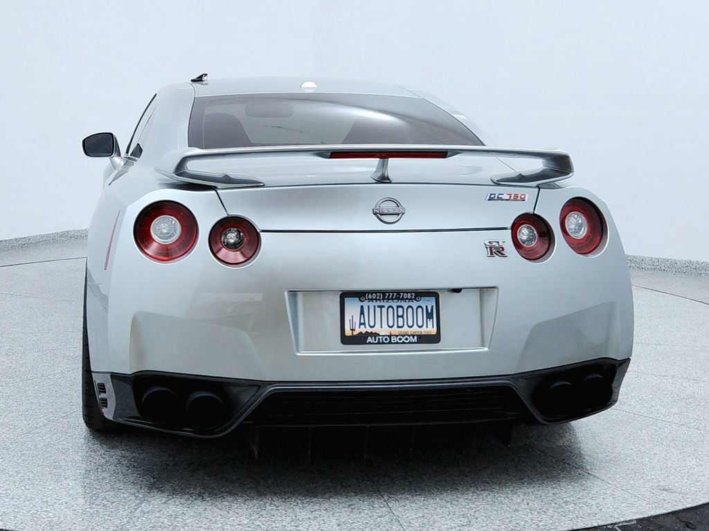 Used 2015 Nissan GT-R Premium image 4