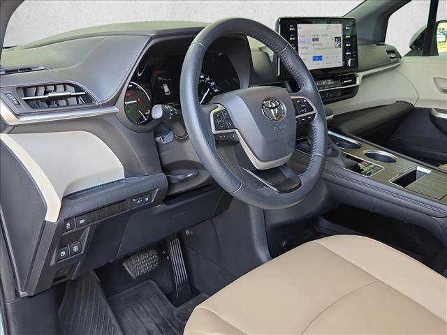 Used 2021 Toyota Sienna XLE FWD image 10
