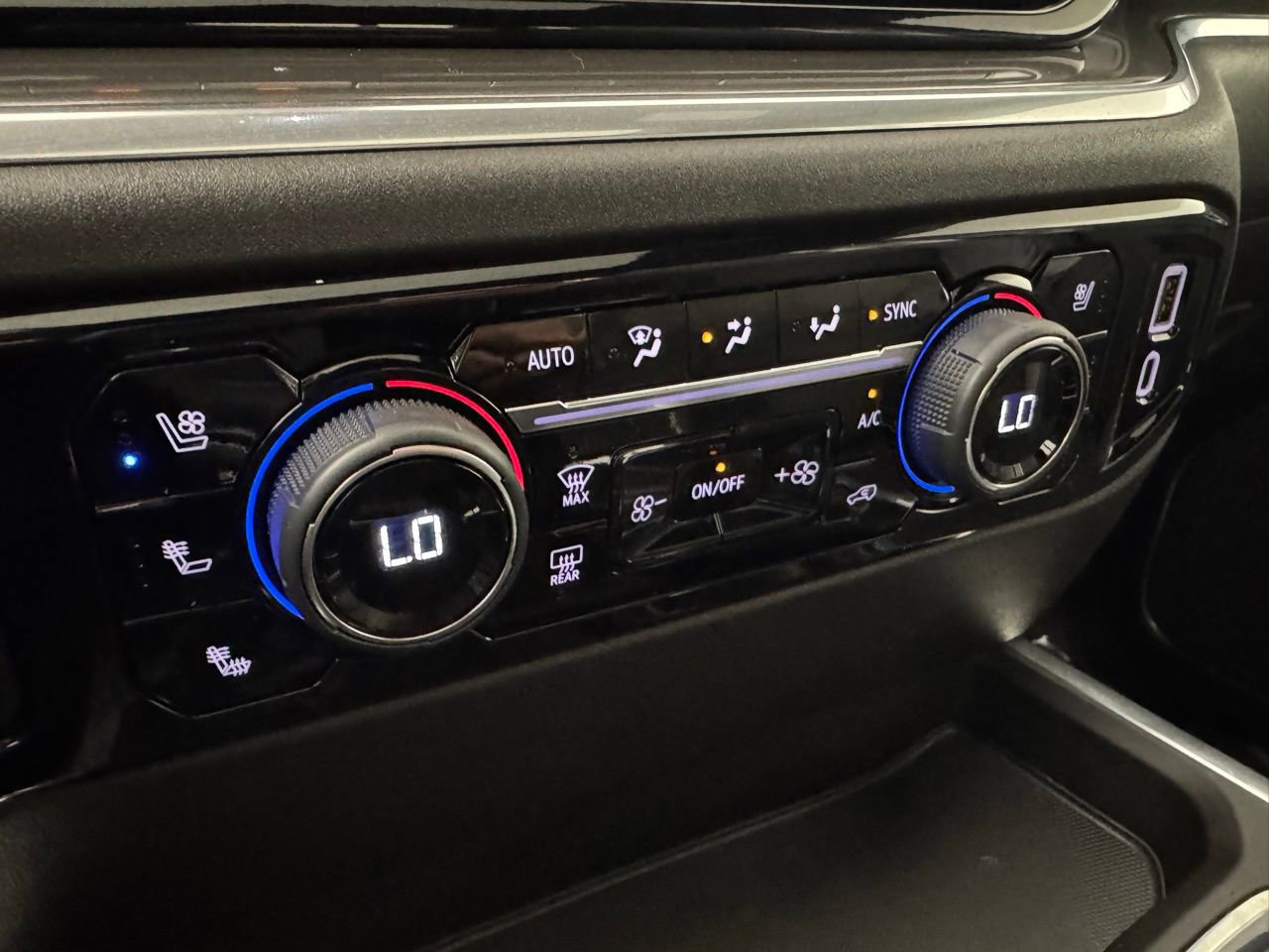 Used 2025 Chevrolet Silverado 1500 High Country w/ Technology Package image 31