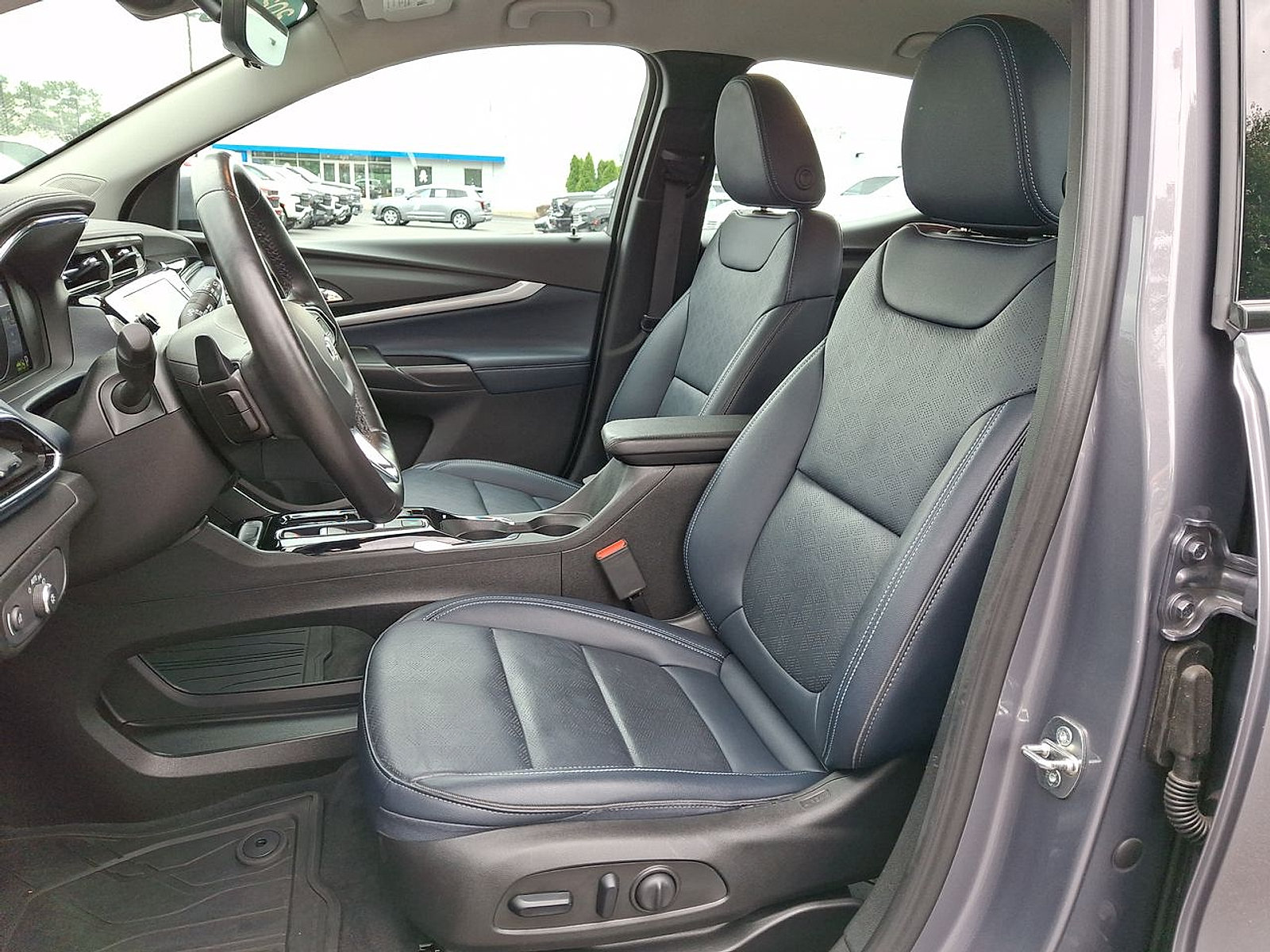 Certified 2023 Chevrolet Bolt EUV Premier FWD image 11