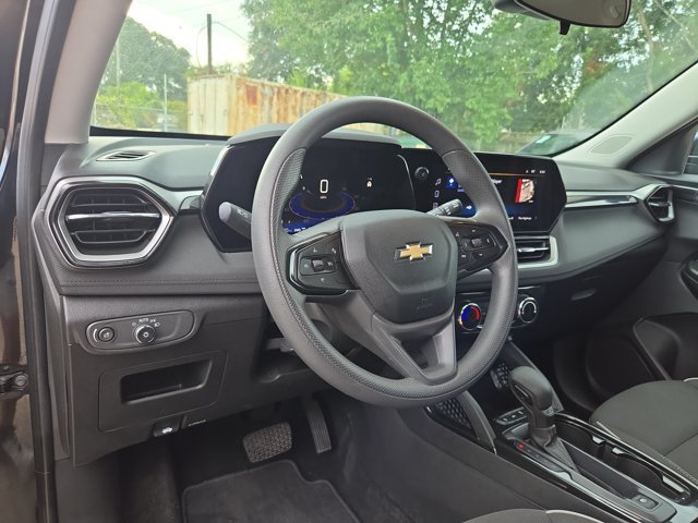 Used 2025 Chevrolet TrailBlazer LT AWD/4WD image 15