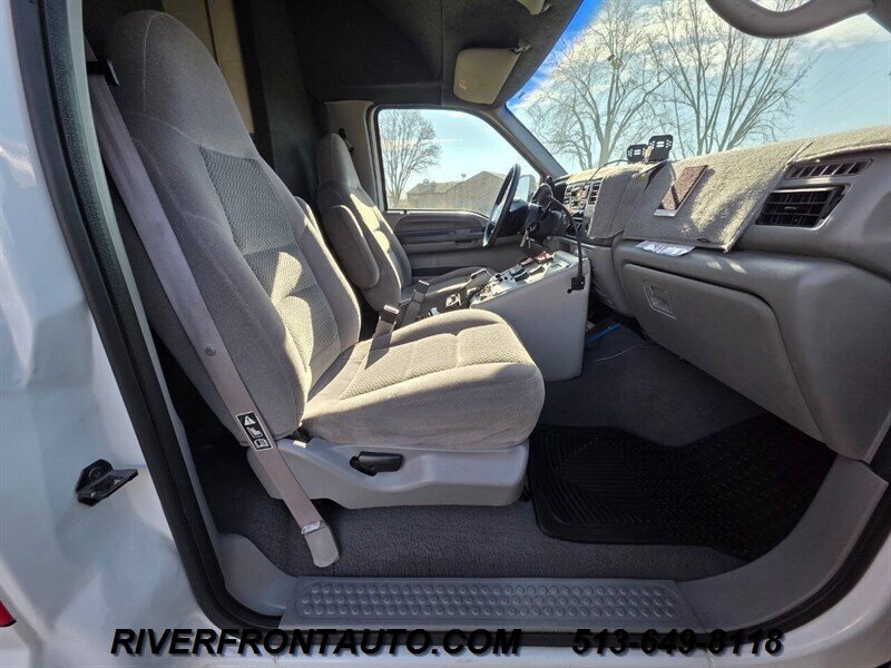 Used 2001 Ford F350 4x4 Regular Cab DRW Super Duty image 14