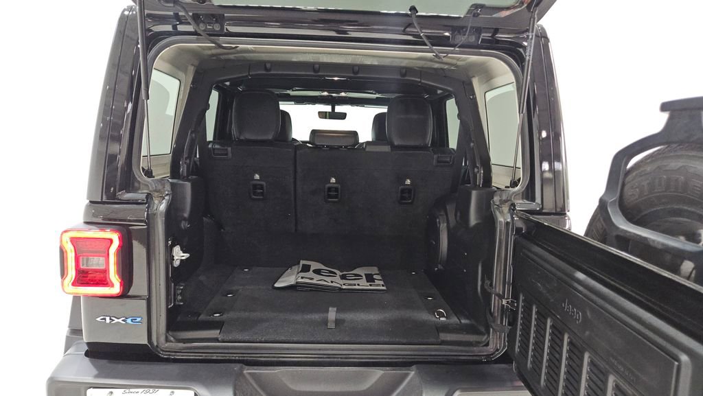 Used 2023 Jeep Wrangler Unlimited Sahara w/ Cold Weather Group image 12