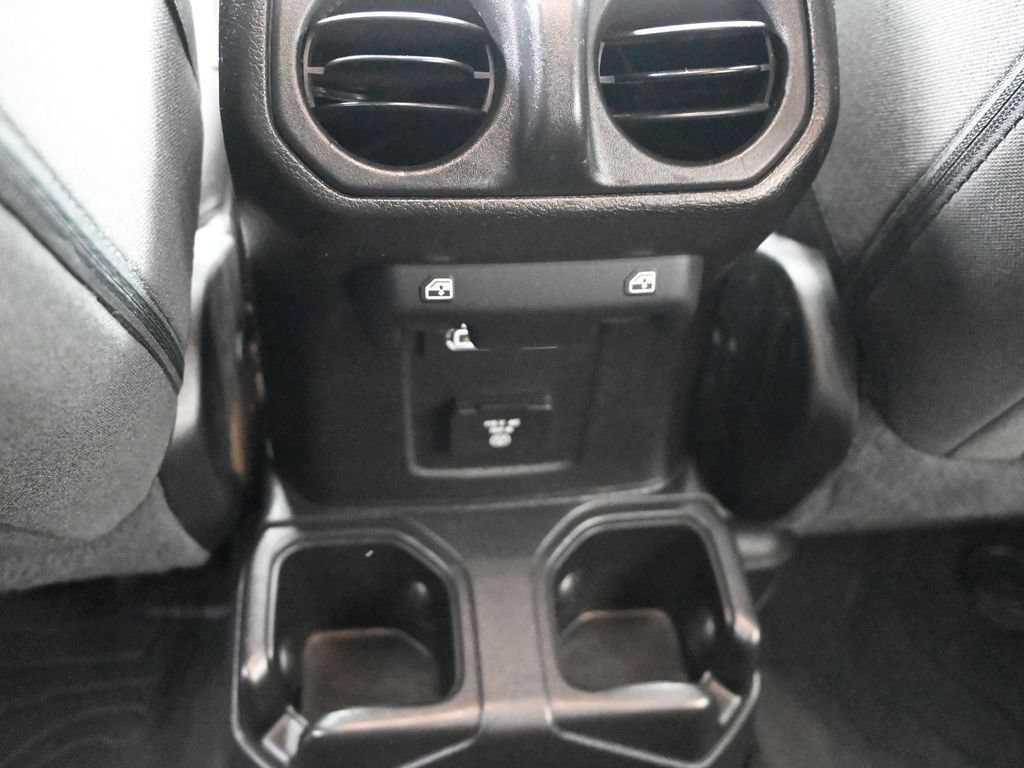 Used 2020 Jeep Wrangler Unlimited Sahara AWD/4WD image 16