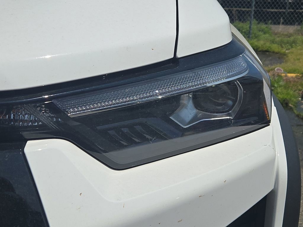 Used 2024 Chevrolet Colorado ZR2 w/ Technology Package AWD/4WD image 8