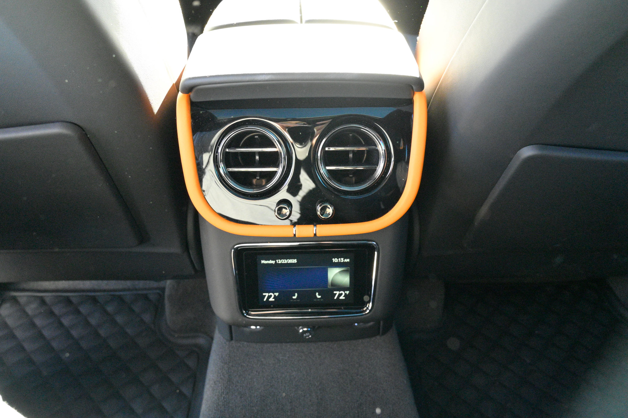 Used 2025 Bentley Bentayga image 41