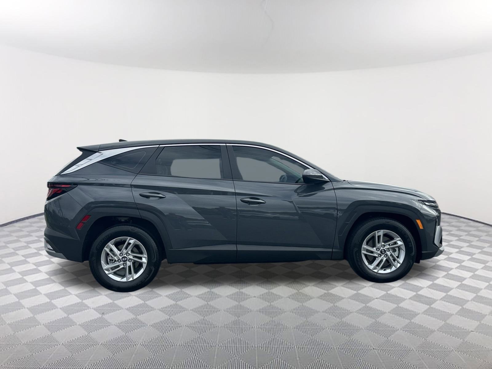 Used 2025 Hyundai Tucson SE image 6