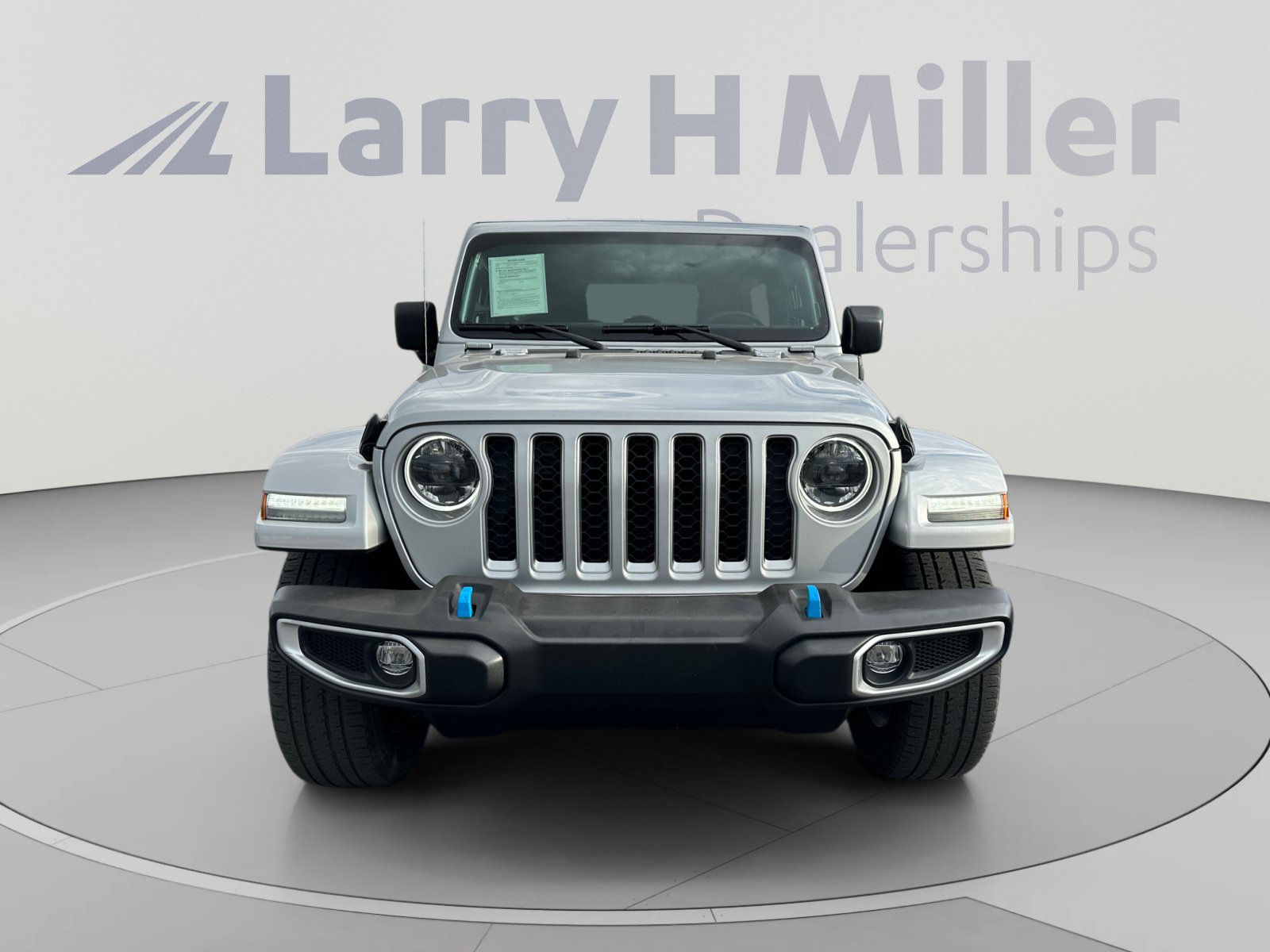 Used 2023 Jeep Wrangler Unlimited Sahara w/ Cold Weather Group AWD/4WD image 8