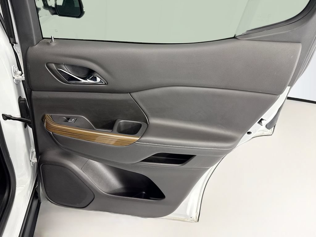 Used 2023 GMC Acadia SLE w/ Elevation Edition FWD image 26