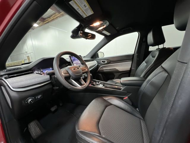 Used 2024 Jeep Compass Latitude image 10