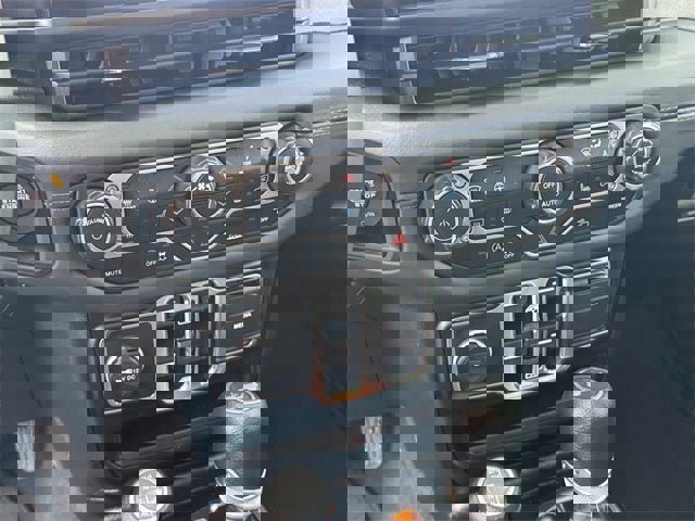 Used 2024 Jeep Wrangler Sahara image 23