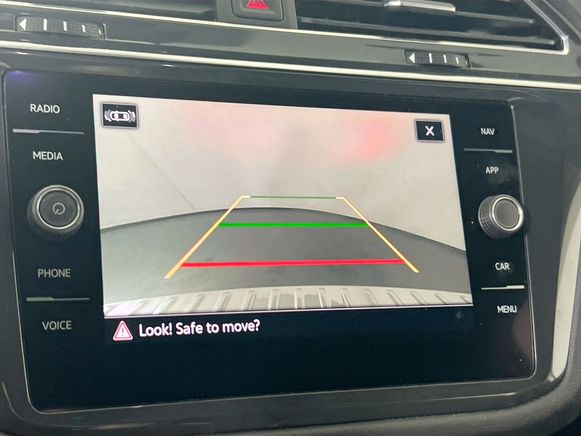 Used 2022 Volkswagen Tiguan SEL R-Line image 14