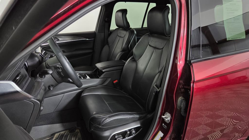 Used 2022 Jeep Grand Cherokee Overland w/ Luxury Tech Group IV image 16