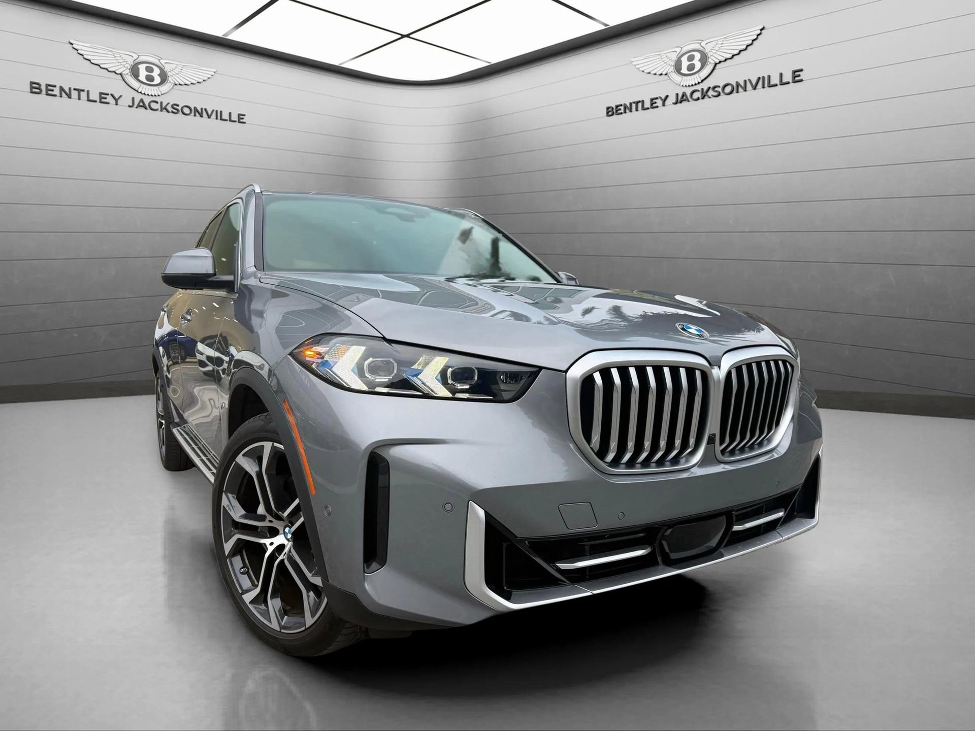 Used 2024 BMW X5 xDrive40i w/ M Sport Package image 11