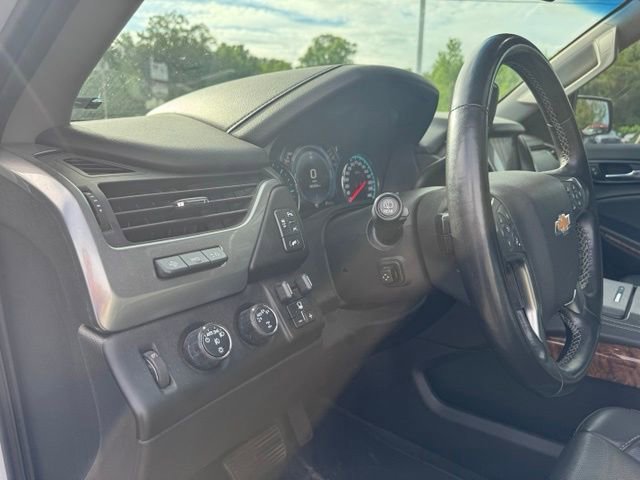 Used 2020 Chevrolet Suburban Premier AWD/4WD image 18