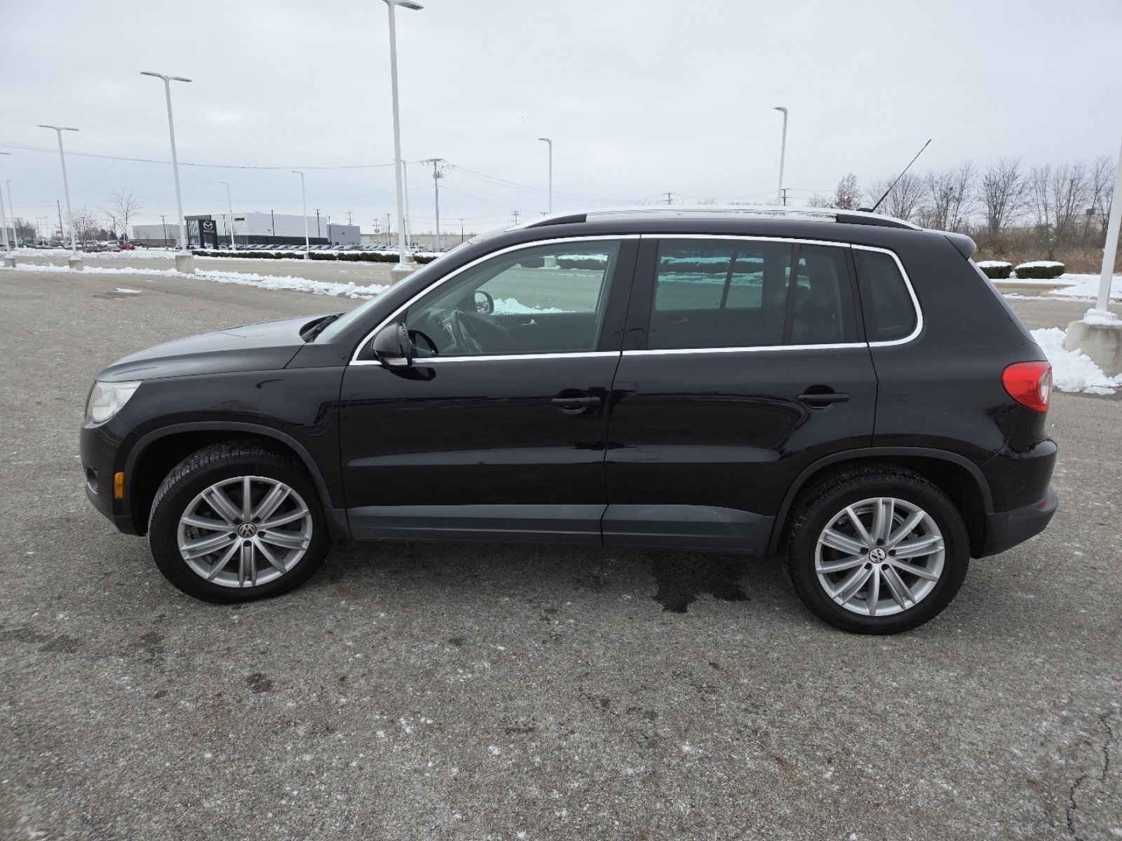 Used 2011 Volkswagen Tiguan S image 11