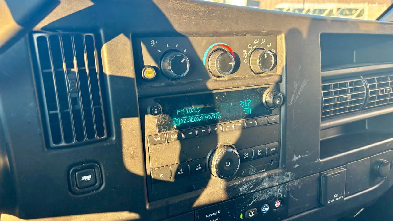 Used 2022 Chevrolet Express 2500 RWD 2500 135 w/ Driver Convenience Package image 20