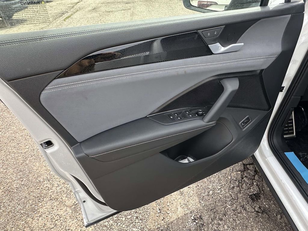 New 2026 Volkswagen Tiguan SE R-Line FWD image 13