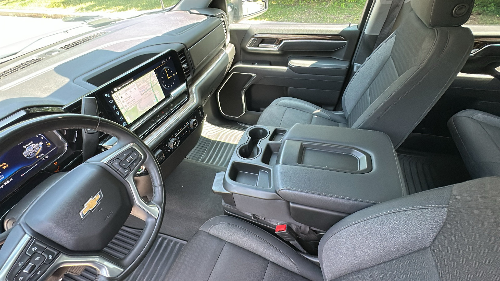 Used 2025 Chevrolet Silverado 2500 LT w/ Convenience Package AWD/4WD image 24