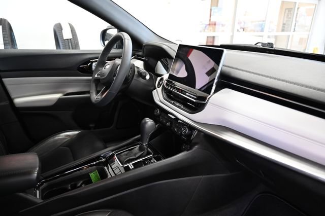 Used 2023 Jeep Compass Limited image 14