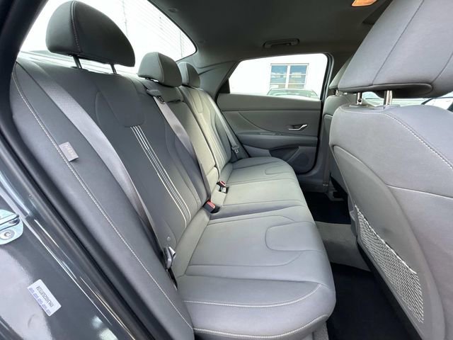 Used 2025 Hyundai Elantra SEL image 16