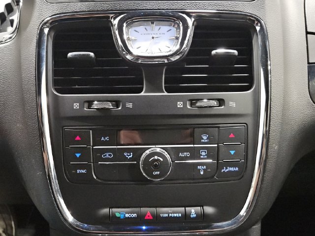 Used 2015 Chrysler Town & Country S FWD image 32