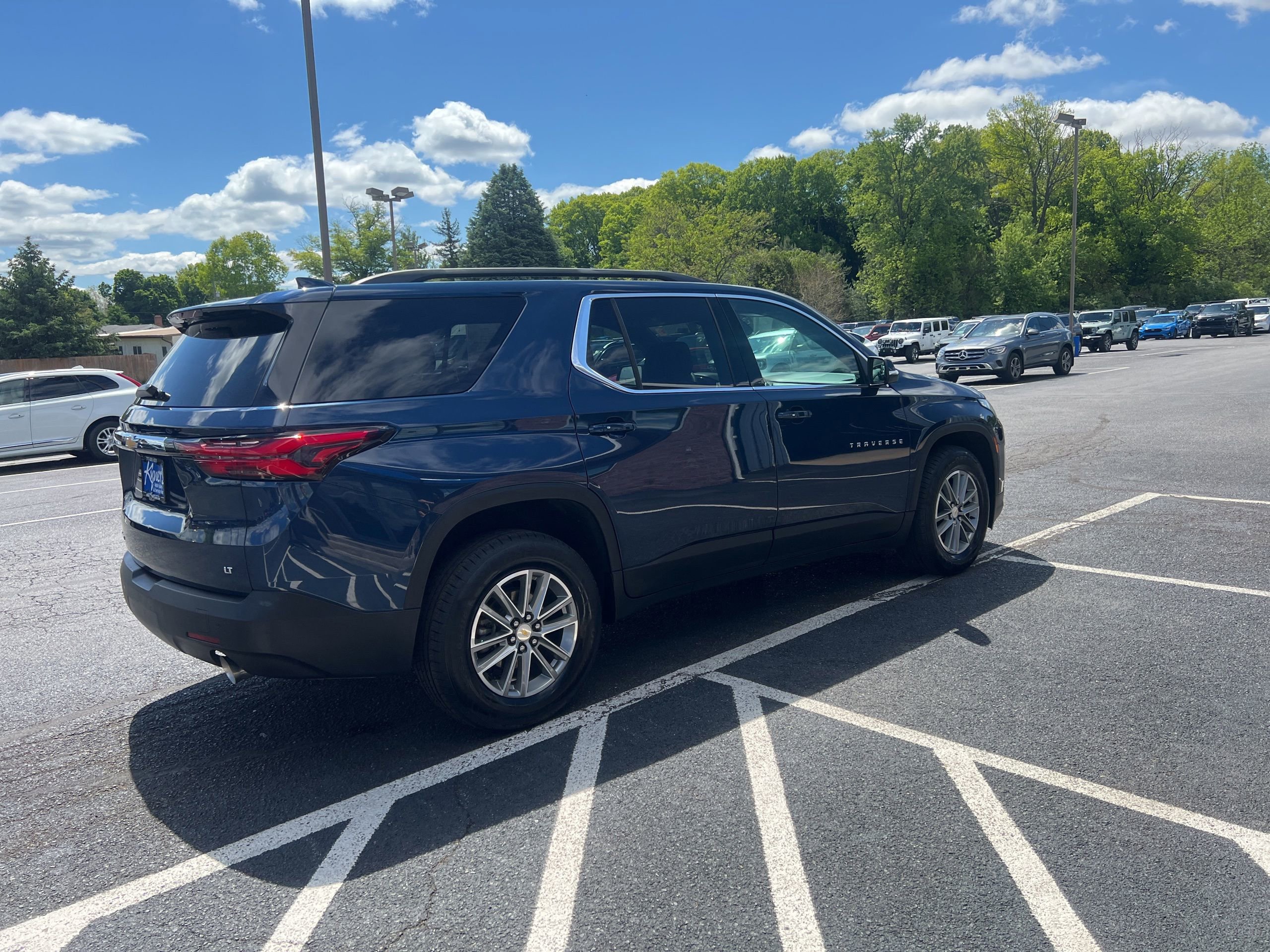 Used 2023 Chevrolet Traverse LT AWD/4WD image 6