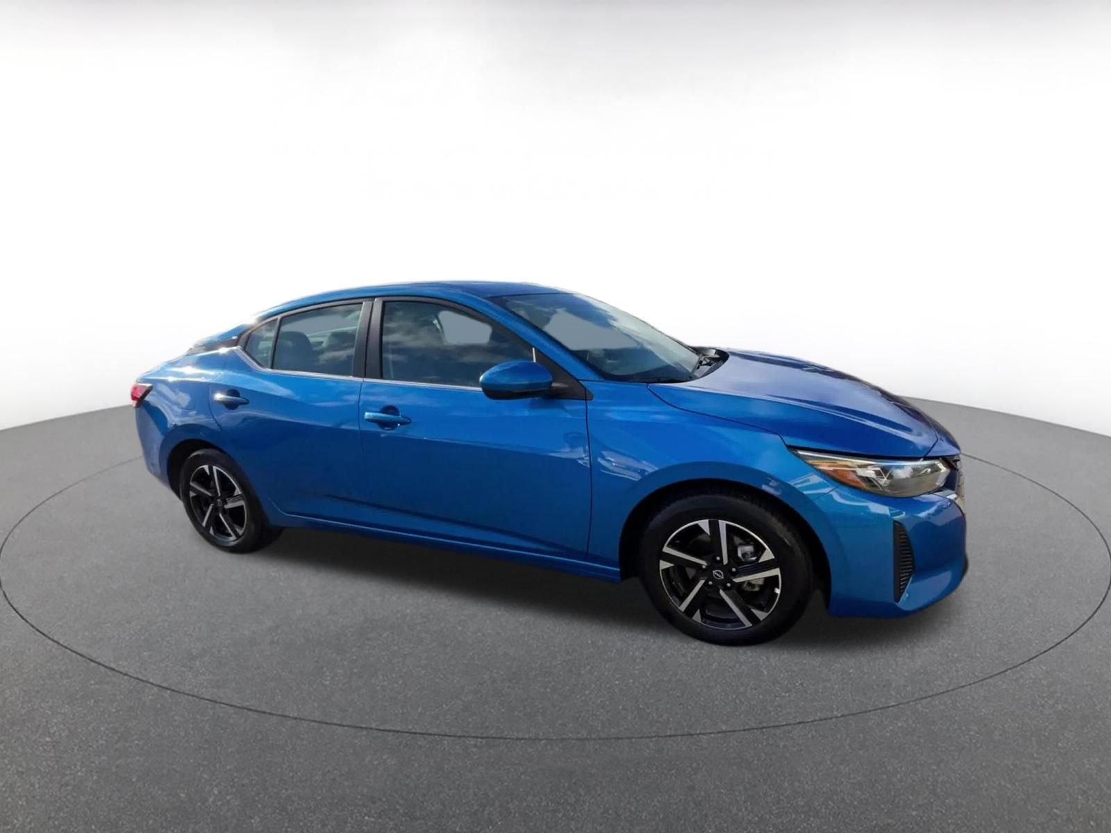 Used 2025 Nissan Sentra SV FWD image 2