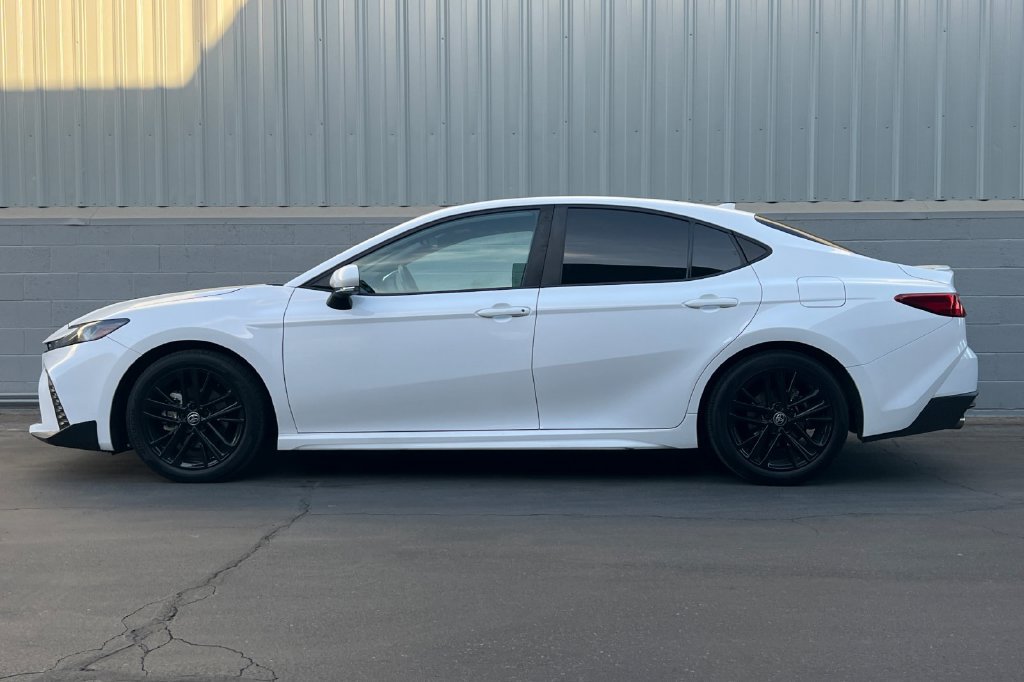Used 2025 Toyota Camry SE FWD image 7