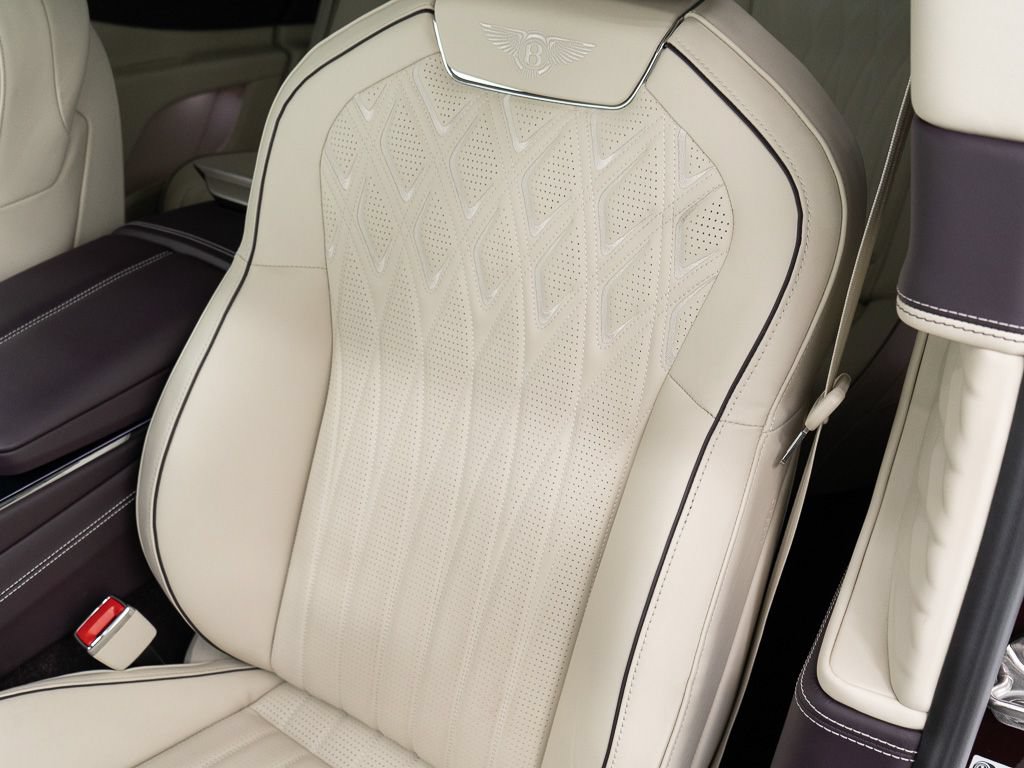 Used 2026 Bentley Flying Spur Plug-In Hybrid AWD/4WD image 18