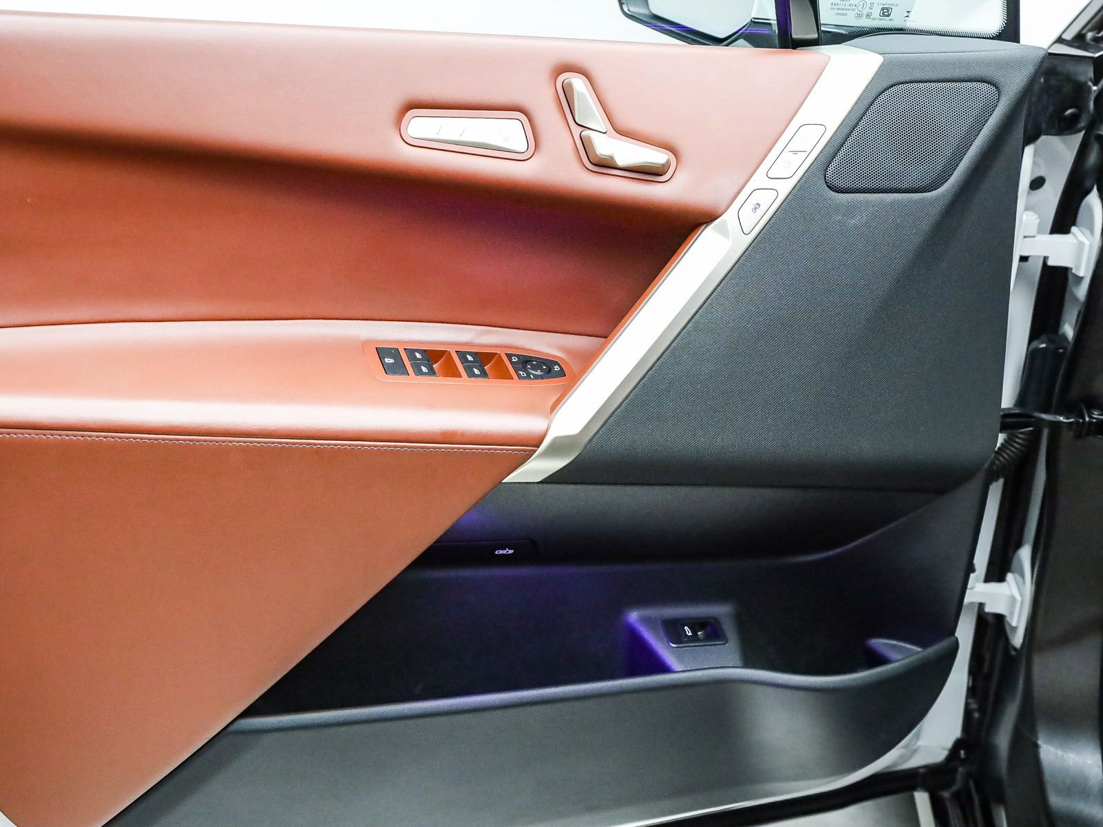 Used 2023 BMW iX xDrive50 w/ Sport Package image 21