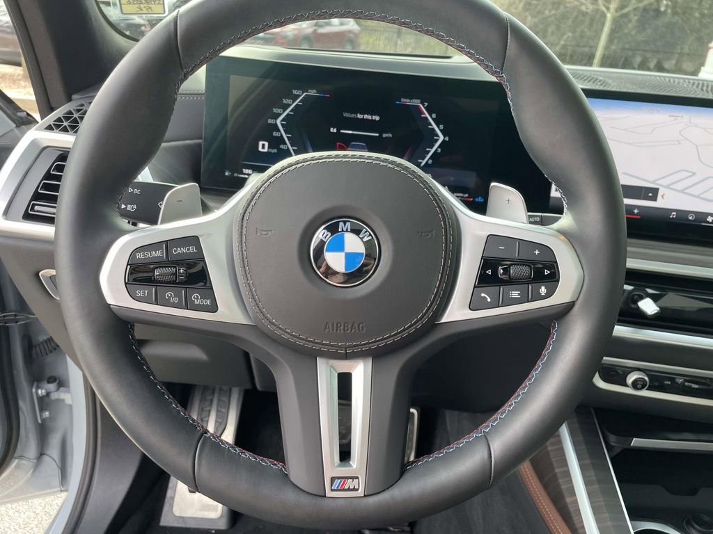 Used 2025 BMW X7 M60i w/ Executive Package image 23