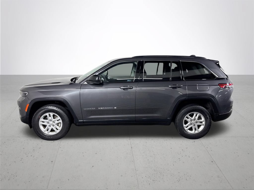 Used 2023 Jeep Grand Cherokee Laredo w/ Luxury Tech Group I AWD/4WD image 9