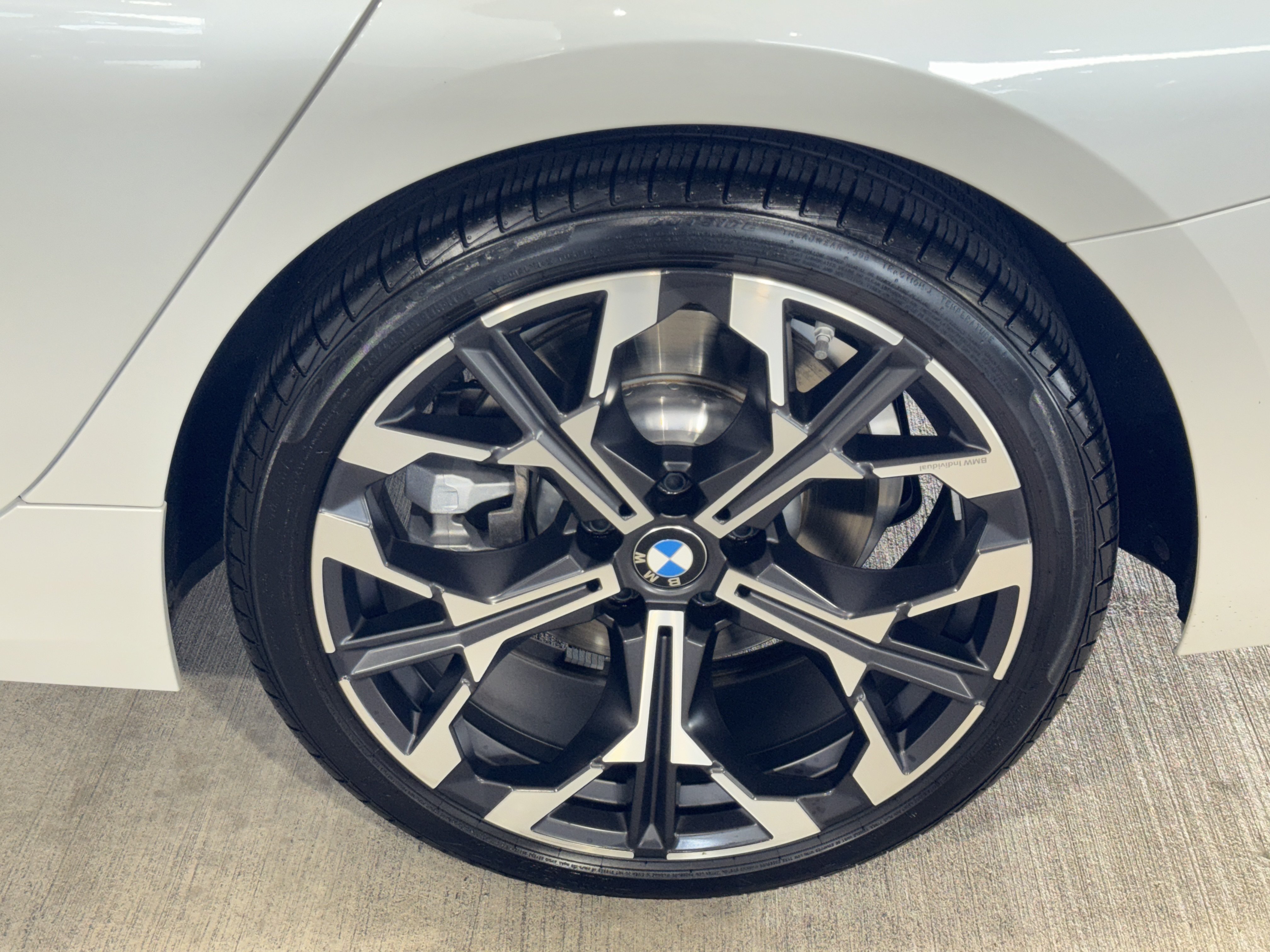 Used 2025 BMW 330i Sedan w/ Convenience Package RWD image 36