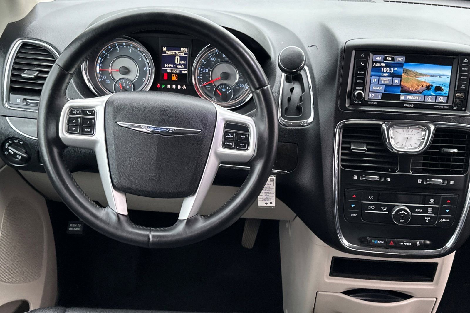 Used 2016 Chrysler Town & Country Touring image 14