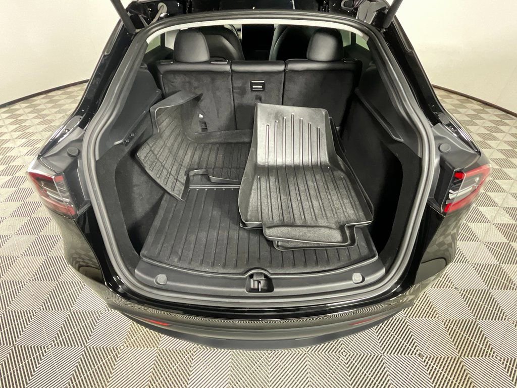 Used 2024 Tesla Model Y Long Range image 27