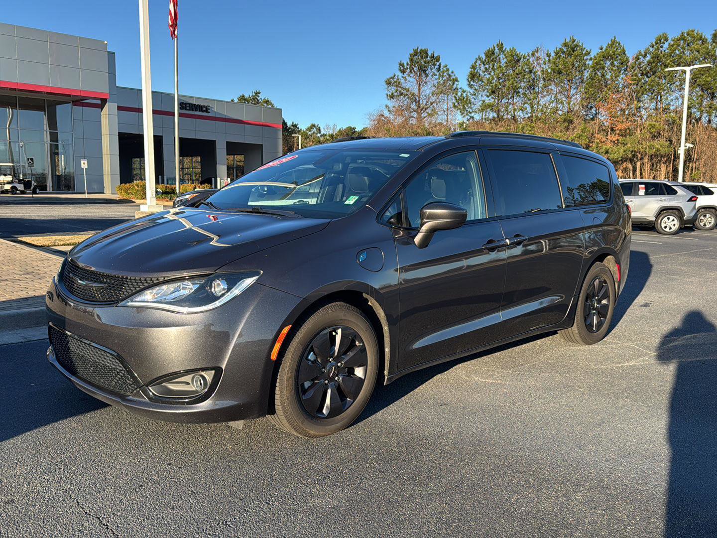 Used 2020 Chrysler Pacifica Touring-L w/ S Appearance Package image 1