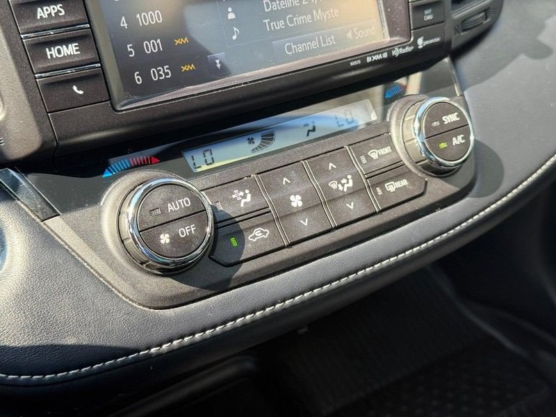 Used 2018 Toyota RAV4 Limited AWD/4WD image 28