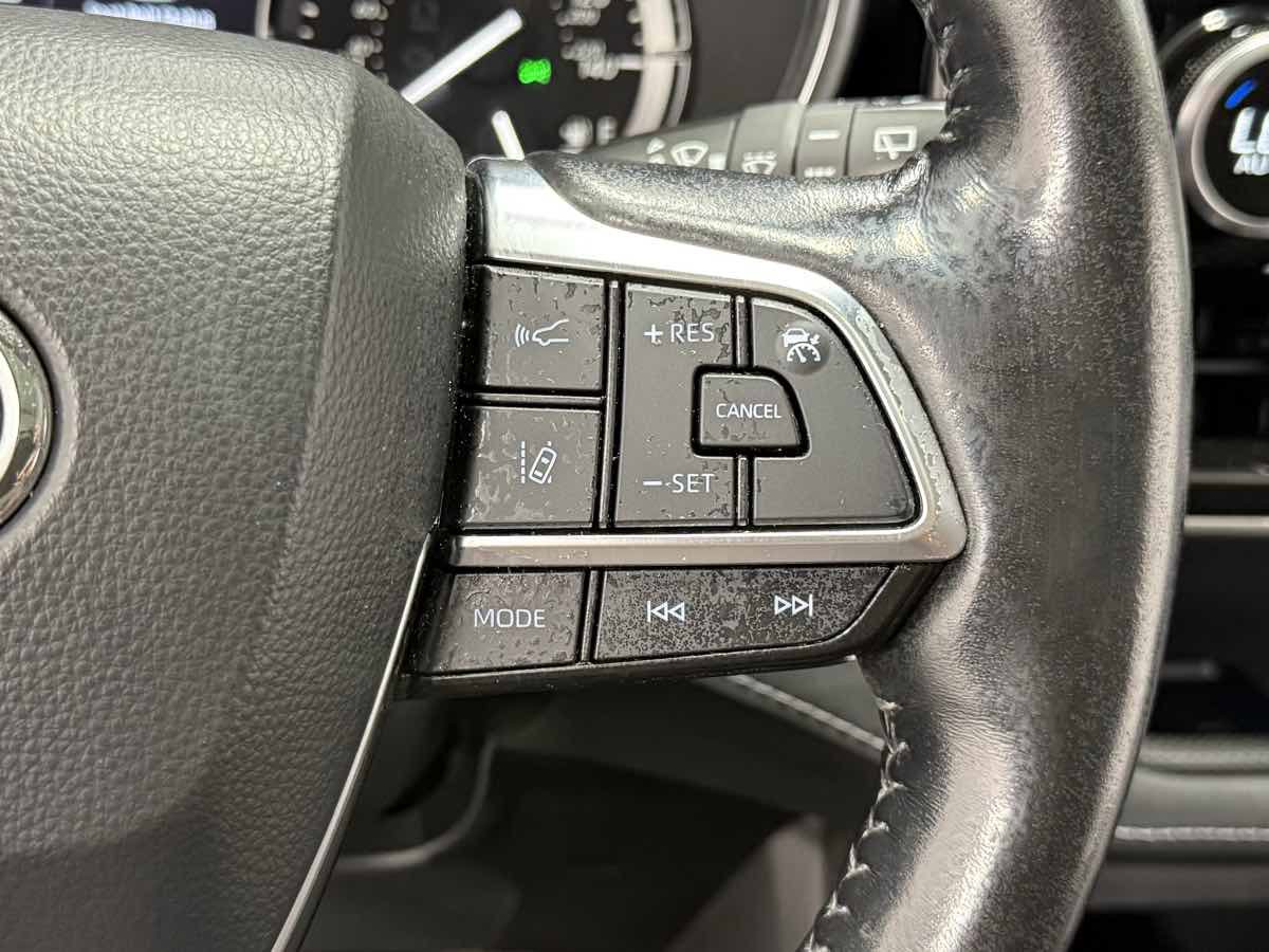 Used 2021 Toyota Highlander Limited image 19