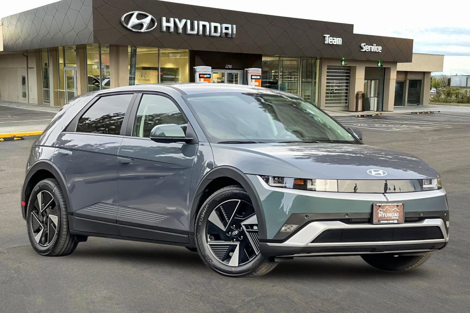 New 2026 Hyundai Ioniq 5 SEL image 2