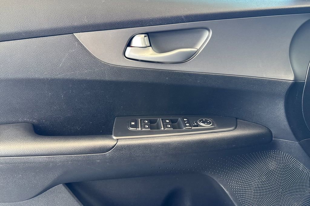 Used 2019 Kia Forte LXS FWD image 11