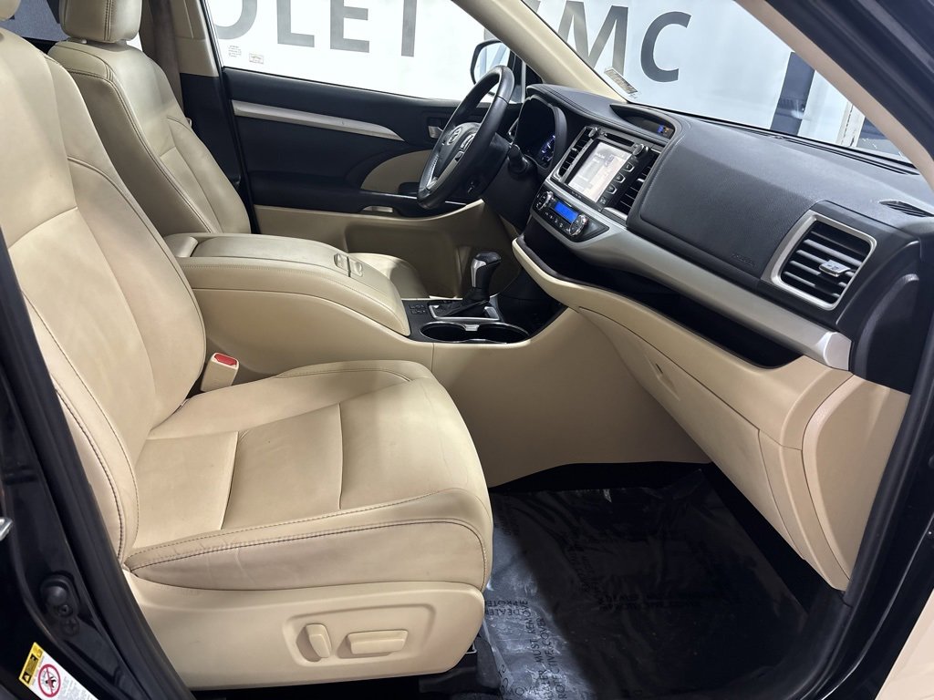 Used 2019 Toyota Highlander XLE image 30