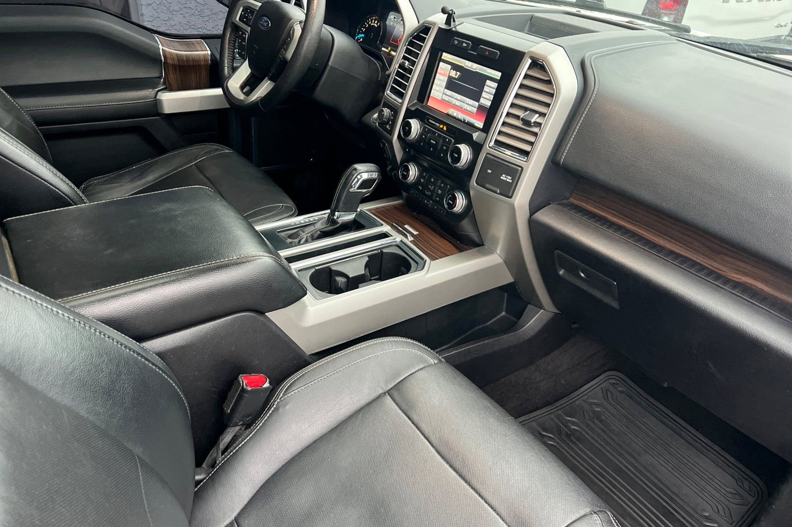 Used 2015 Ford F150 Lariat w/ Equipment Group 502A Luxury image 16