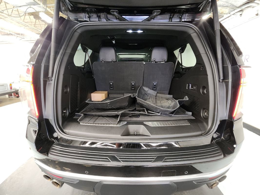 Used 2023 Chevrolet Suburban High Country image 15