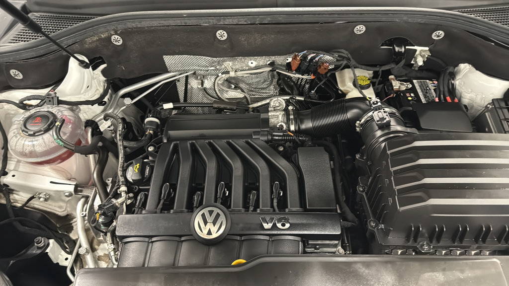 Used 2023 Volkswagen Atlas Cross Sport SEL R-Line AWD/4WD image 27