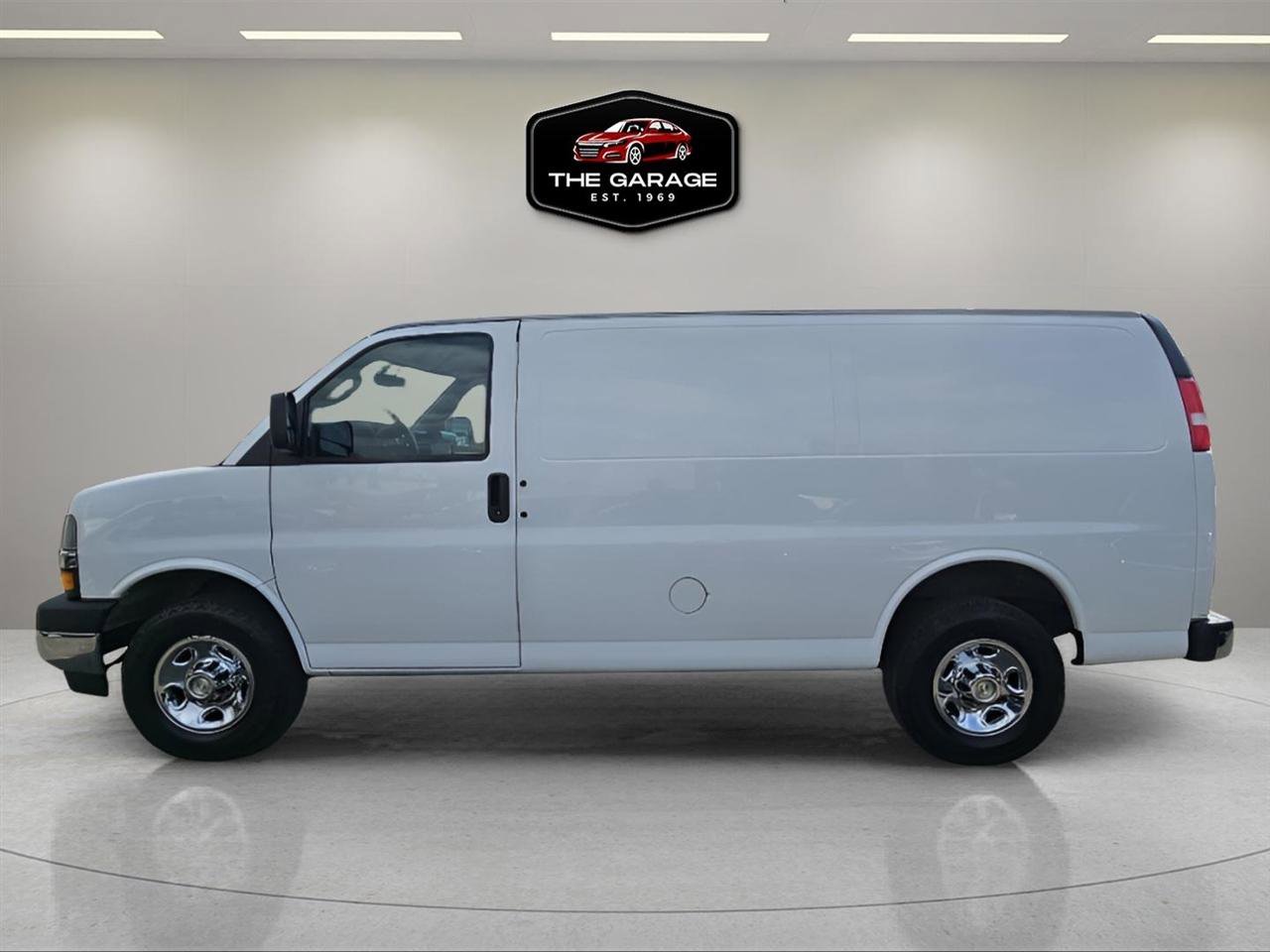 Used 2022 Chevrolet Express 2500 w/ Driver Convenience Package image 3
