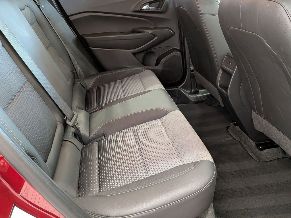 Used 2025 Chevrolet Trax LT w/ LT Convenience Package image 23