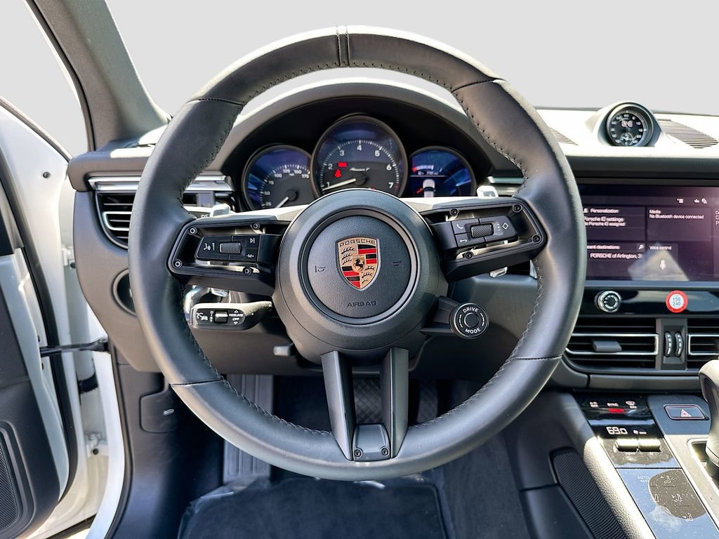 Certified 2026 Porsche Macan AWD/4WD image 12